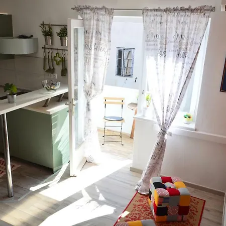 Dharma Apartment *